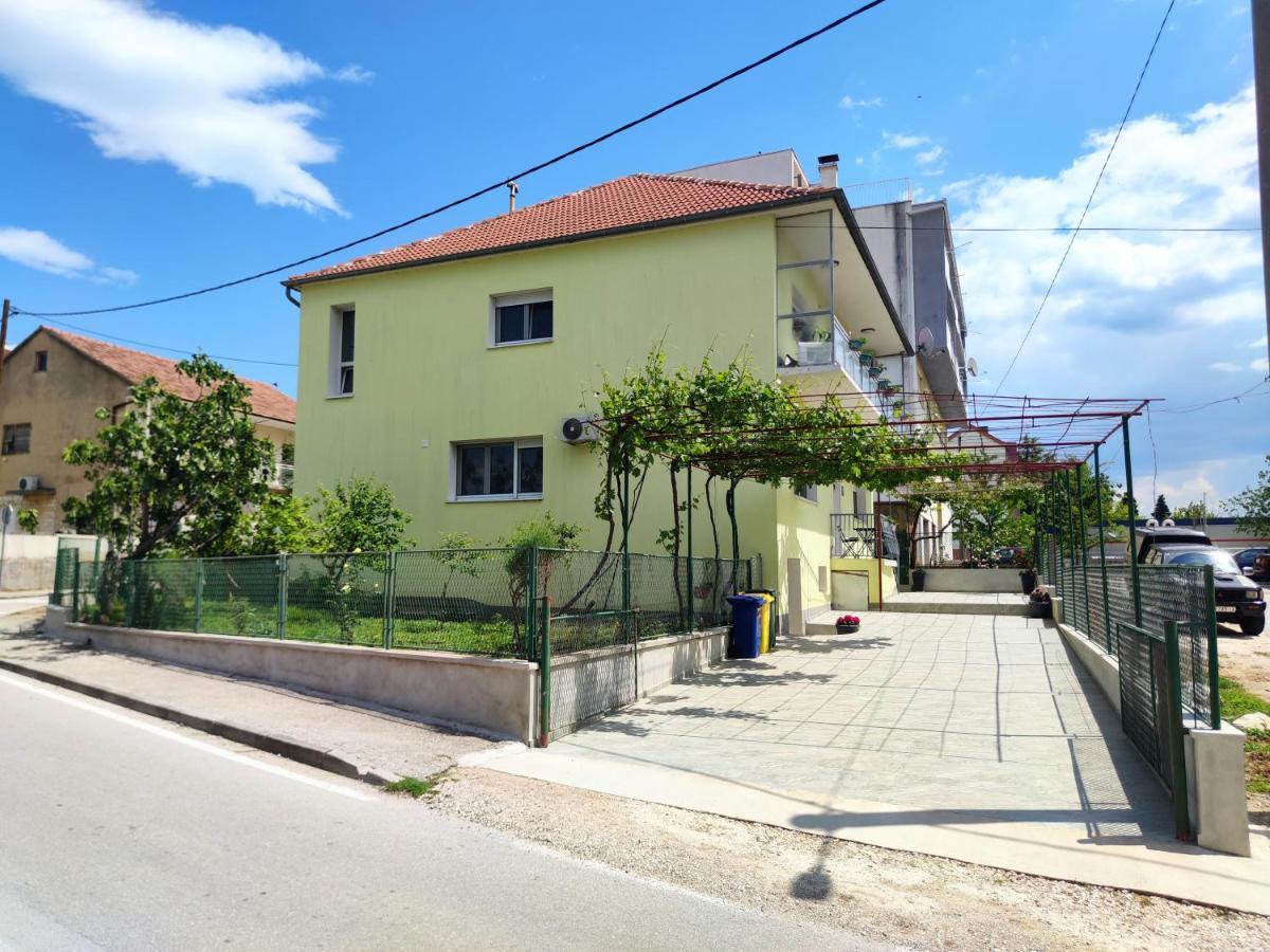 Apartman Noel Knin Exterior photo